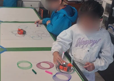 Junior students drawing with robots